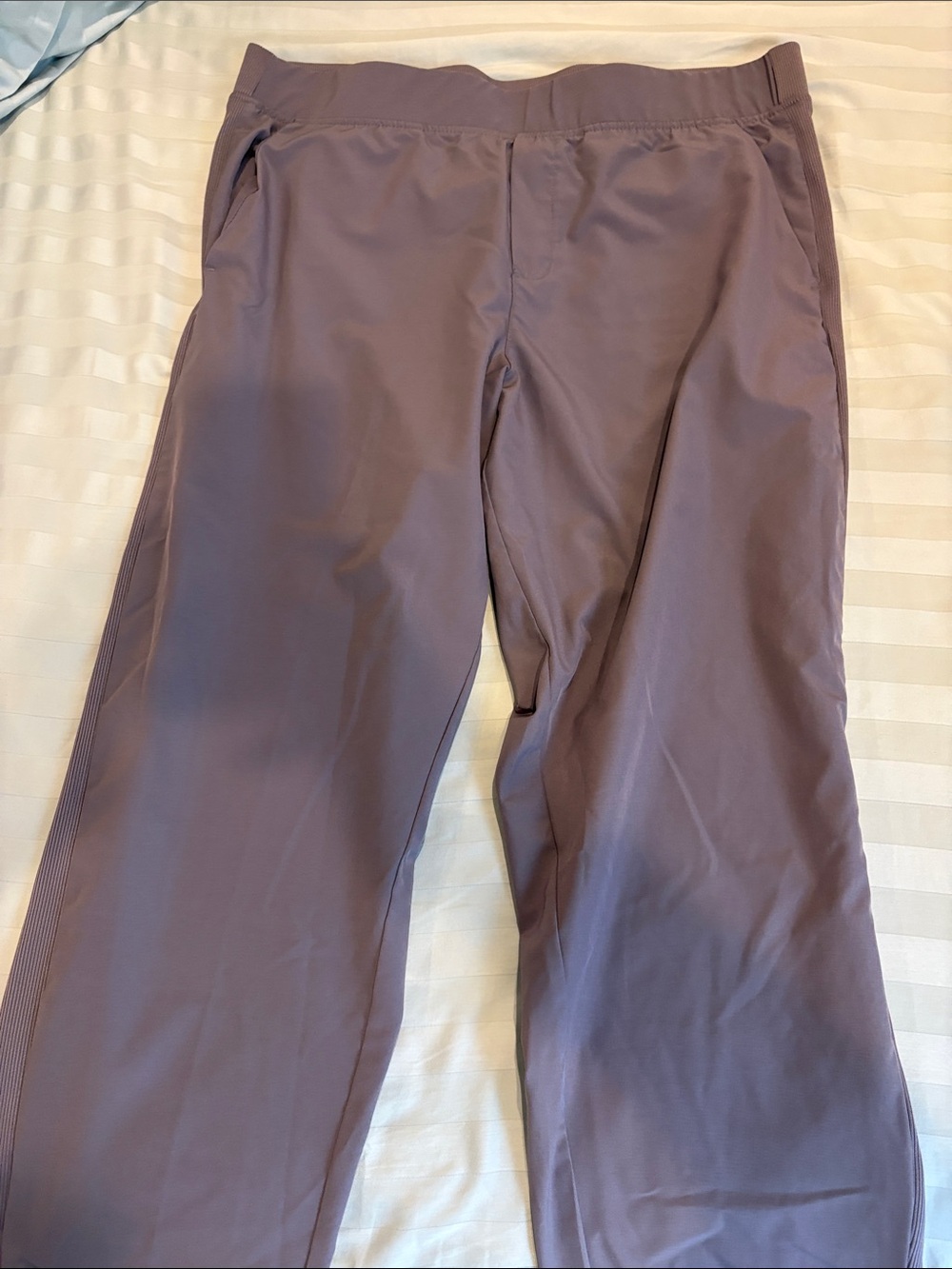 Women’s Athleisure Pants in Mauve